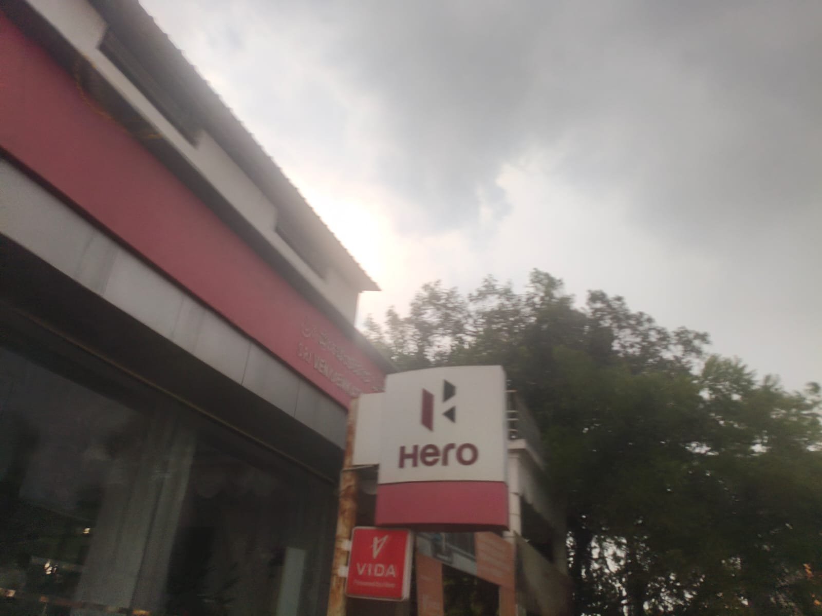 Hero Showroom 